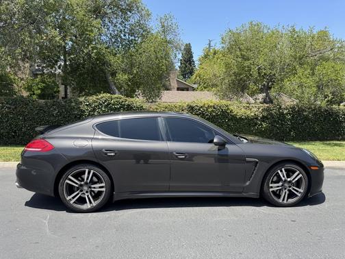 2016 Porsche Panamera 4