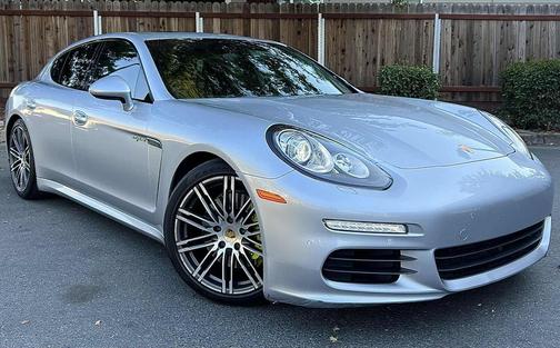 2015 Porsche Panamera 4