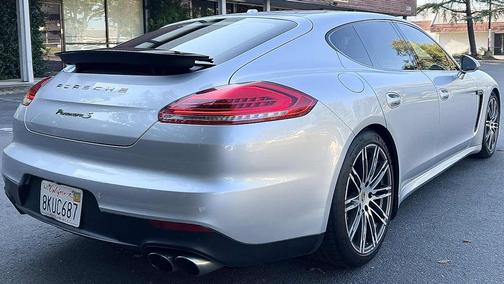 2015 Porsche Panamera 4