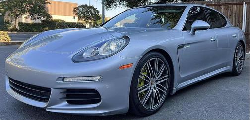 2015 Porsche Panamera 4