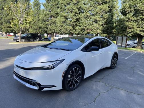 2024 Toyota Prius Prime SE