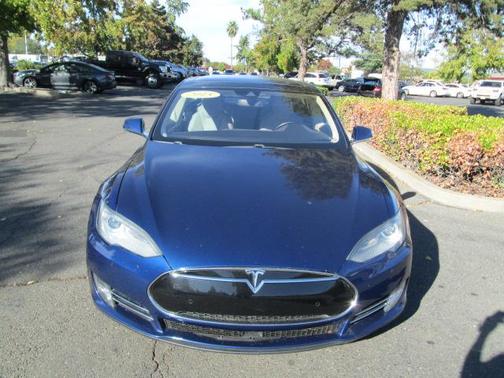 2015 Tesla Model S 85D