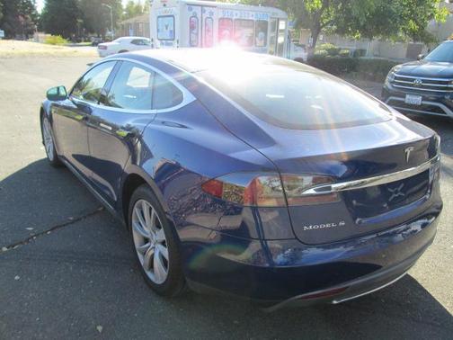 2015 Tesla Model S 85D