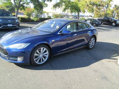2015 Tesla Model S 85D