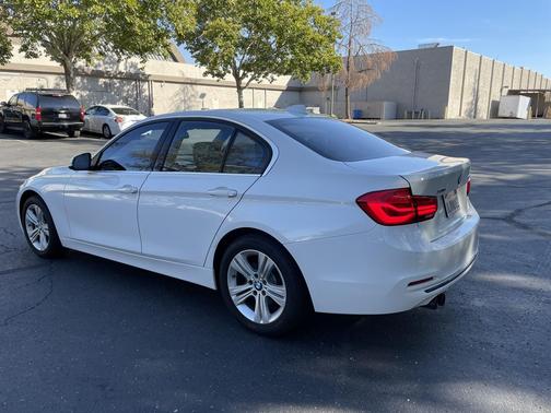 2018 BMW 330 i xDrive