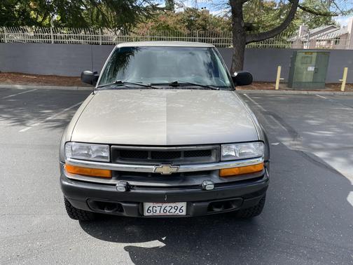 2000 Chevrolet S-10 Base