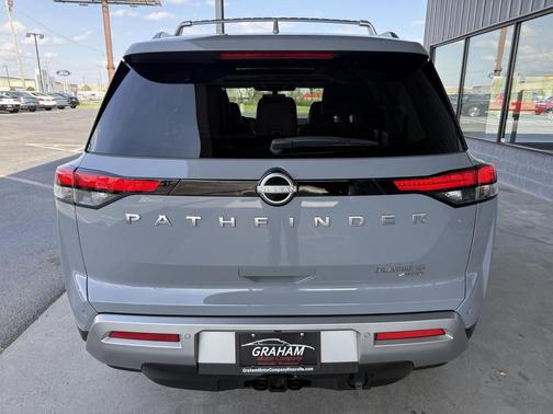 2025 Nissan Pathfinder Platinum 4WD
