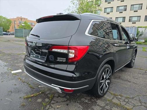 2022 Honda Pilot Touring 8-Passenger
