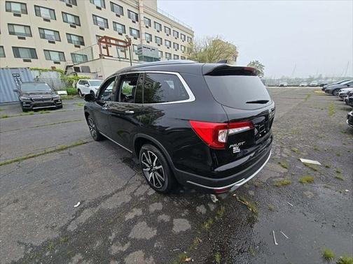 2022 Honda Pilot Touring 8-Passenger