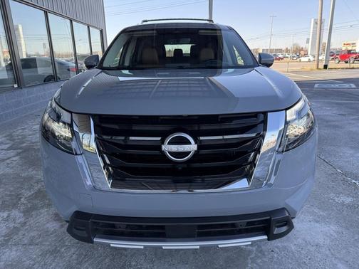 2025 Nissan Pathfinder Platinum 4WD