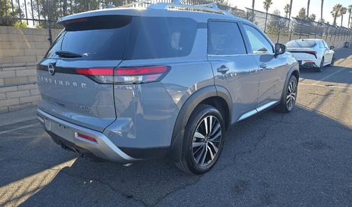 2025 Nissan Pathfinder Platinum 4WD