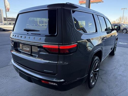 2022 Jeep Wagoneer Series III 4x4