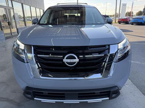 2024 Nissan Pathfinder Platinum 4WD