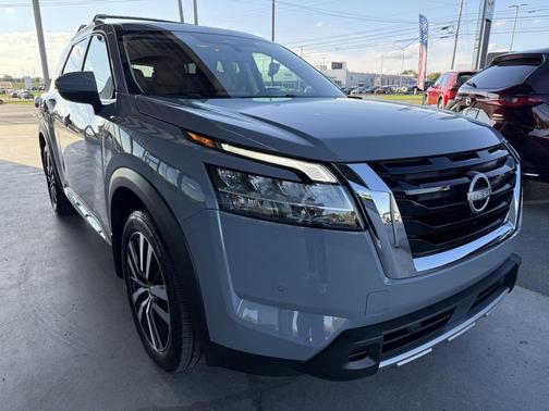 2024 Nissan Pathfinder Platinum 4WD