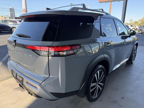 2024 Nissan Pathfinder Platinum 4WD
