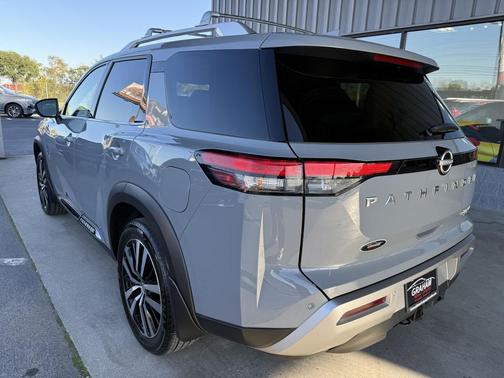 2024 Nissan Pathfinder Platinum 4WD
