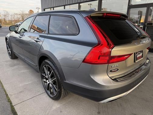 2018 Volvo V90 Cross Country T6