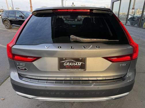 2018 Volvo V90 Cross Country T6