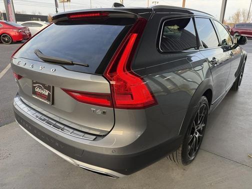 2018 Volvo V90 Cross Country T6