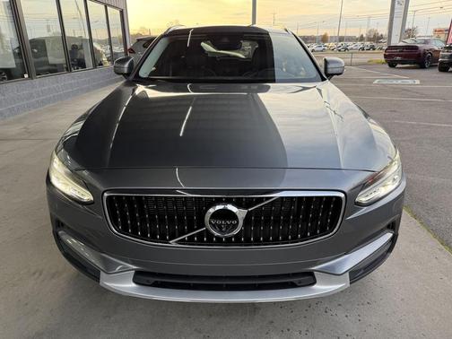2018 Volvo V90 Cross Country T6