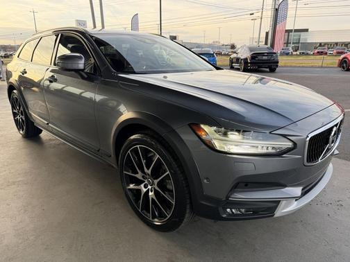 2018 Volvo V90 Cross Country T6