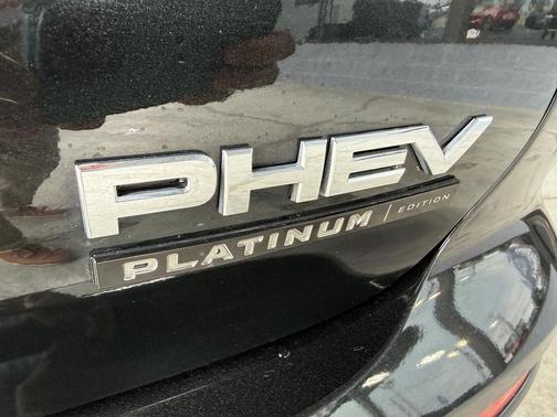 Black Diamond/Alloy Silver Roof 2025 Mitsubishi Outlander PHEV SEL