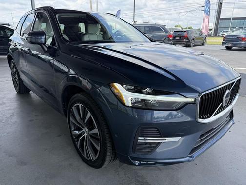 2022 Volvo XC60 B5 Momentum