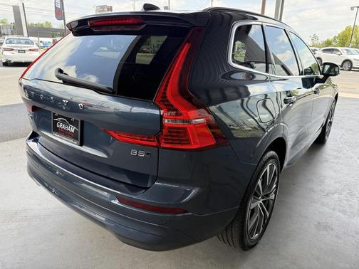 2022 Volvo XC60 B5 Momentum