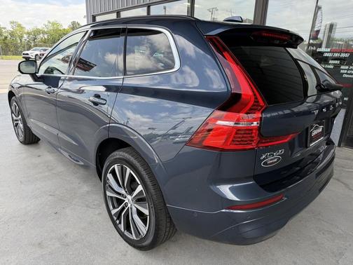 2022 Volvo XC60 B5 Momentum