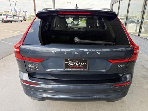 2022 Volvo XC60 B5 Momentum