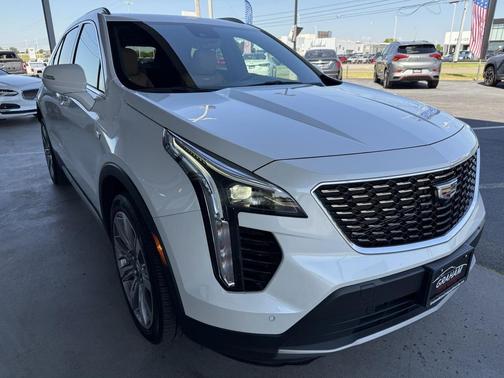 2022 Cadillac XT4 Premium Luxury