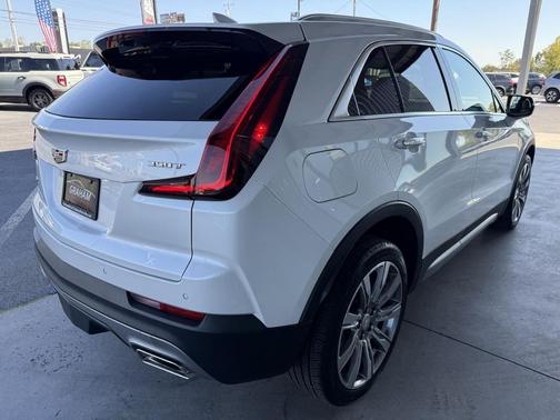 2022 Cadillac XT4 Premium Luxury
