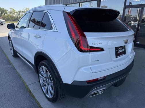 2022 Cadillac XT4 Premium Luxury