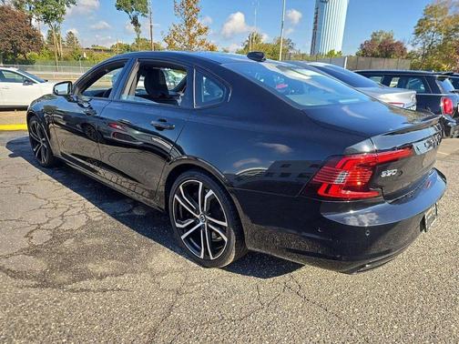 2022 Volvo S90 B6 R-Design
