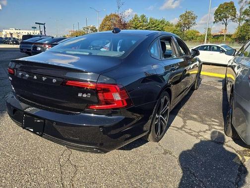 2022 Volvo S90 B6 R-Design