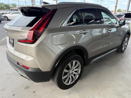2022 Cadillac XT4 Premium Luxury