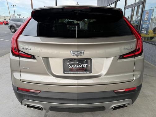 2022 Cadillac XT4 Premium Luxury
