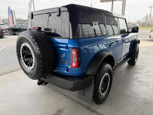 Velocity Blue Metallic 2024 Ford Bronco Outer Banks
