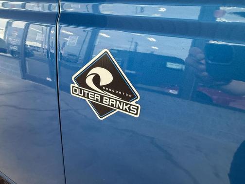 Velocity Blue Metallic 2024 Ford Bronco Outer Banks
