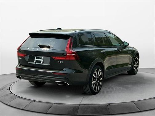 2022 Volvo V60 Cross Country T5