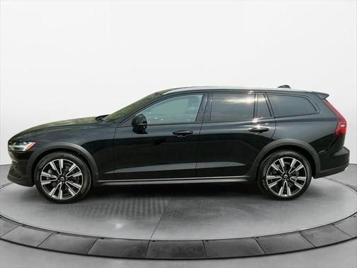 2022 Volvo V60 Cross Country T5