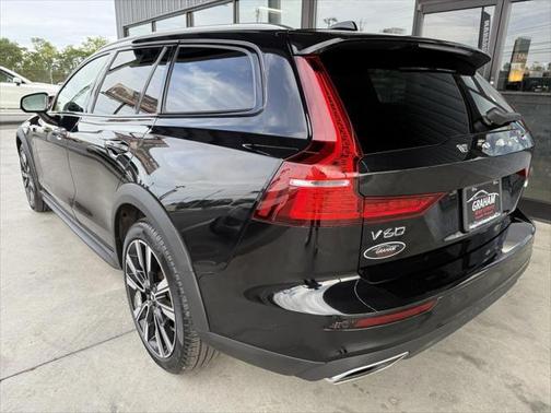 2022 Volvo V60 Cross Country T5
