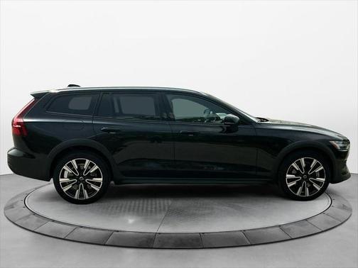 2022 Volvo V60 Cross Country T5