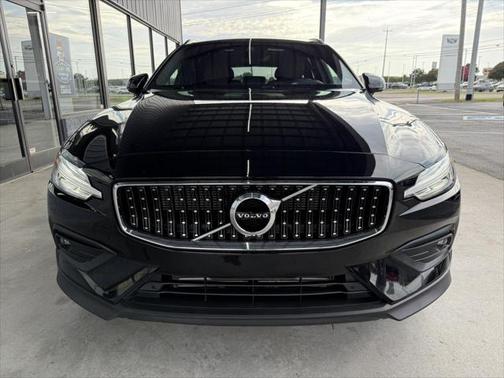 2022 Volvo V60 Cross Country T5