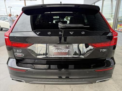2022 Volvo V60 Cross Country T5