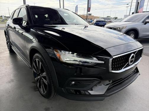 2022 Volvo V60 Cross Country T5