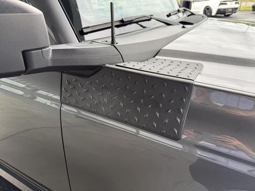 Carbonized Gray Metallic 2023 Ford Bronco Badlands