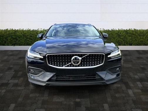 2024 Volvo V60 Cross Country B5 Plus