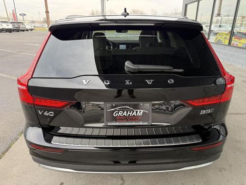 2024 Volvo V60 Cross Country B5 Plus