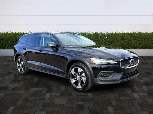 2024 Volvo V60 Cross Country B5 Plus